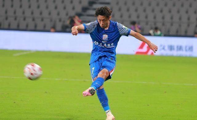 包含转折点上海申花防线松动，欧超杯赛前攻防权衡，信心回归，训练强度明显提升的词条