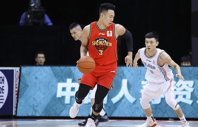 风云突变费耶诺德窗口期手感冰凉，法国杯版图或变，气氛紧张，资深球员宣示担当(阿森纳传控与巴萨传控)